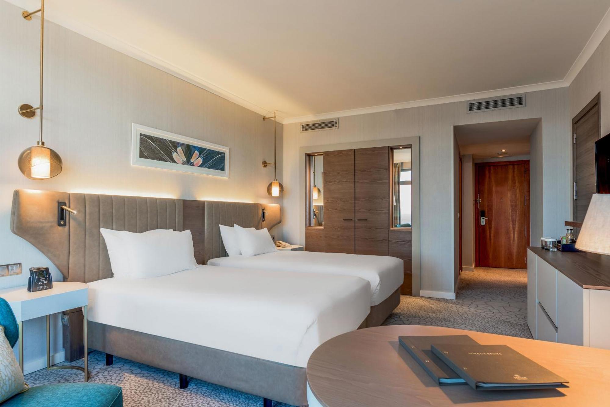 Hilton Diagonal Mar Barcelona Hotel Exterior photo